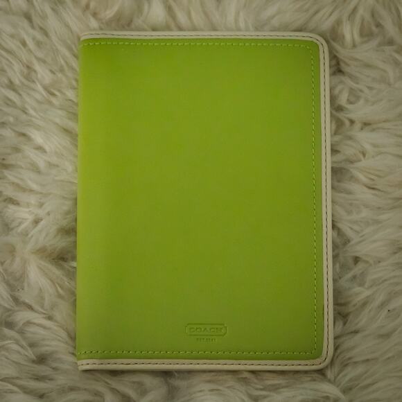 Coach Lime Green Ivory Trim Leather 5 x 7 Inch Bifold Photo Album Holder Wallet - Picture 1 of 6